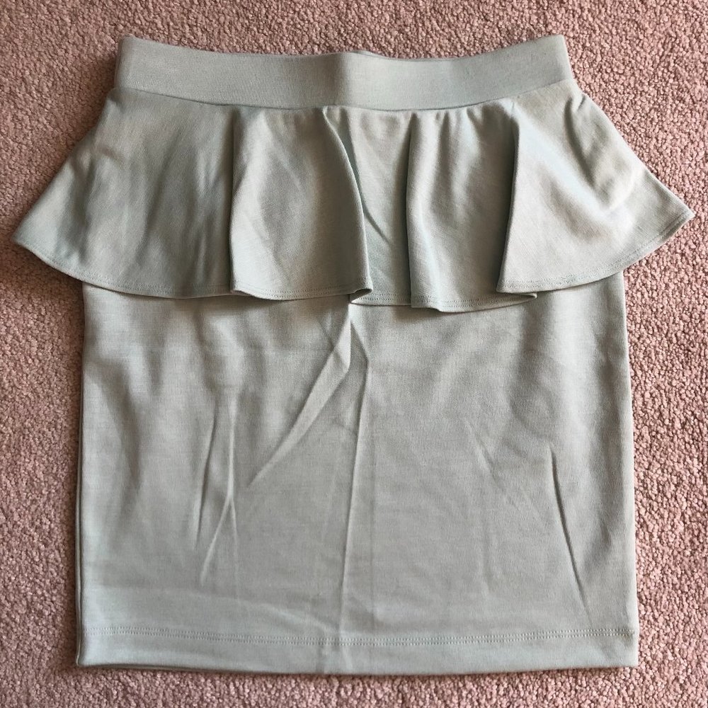 Ladies Xai Pale Pastel Green Soft & Comfy Skirt, Size S